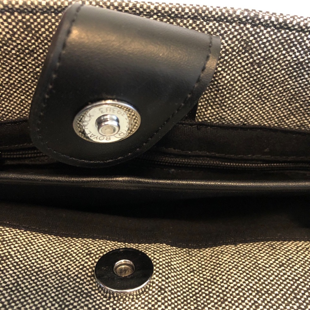 Esprit de corp black and white handbag with removable crossbody strap - Picture 4 of 14